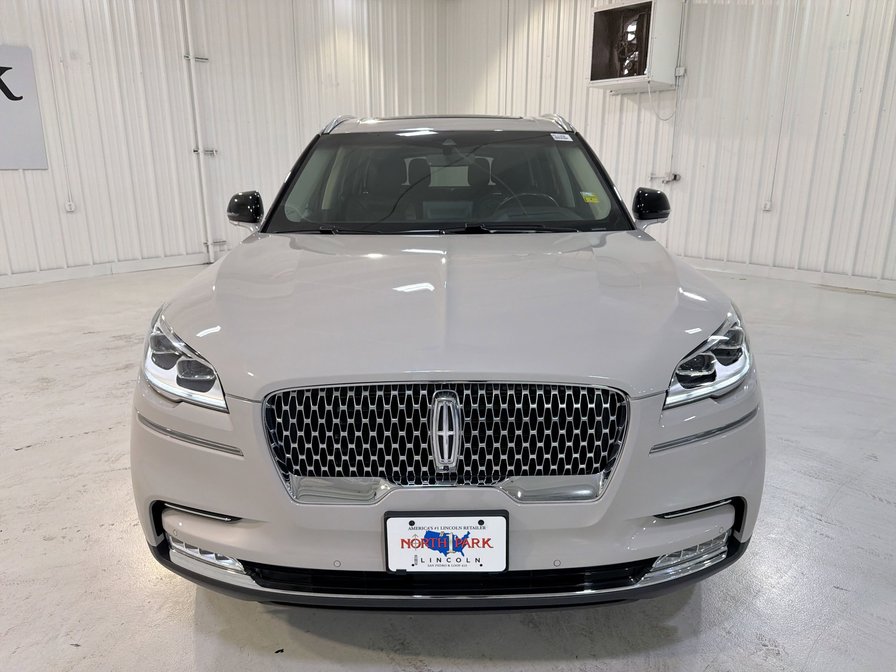 Used 2023 Lincoln Aviator Reserve w/ Equipment Group 201A image 33