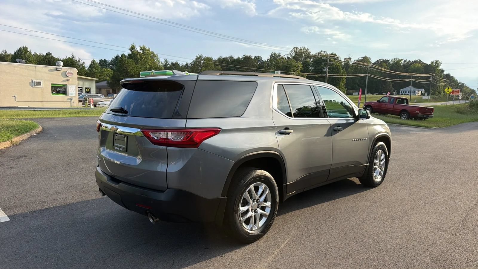 Used 2021 Chevrolet Traverse LT AWD/4WD image 7