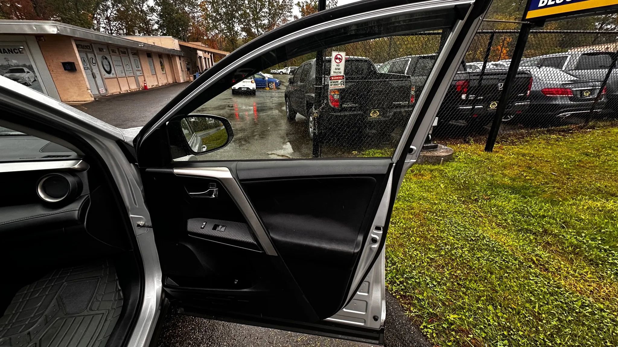 Used 2015 Toyota RAV4 XLE image 31