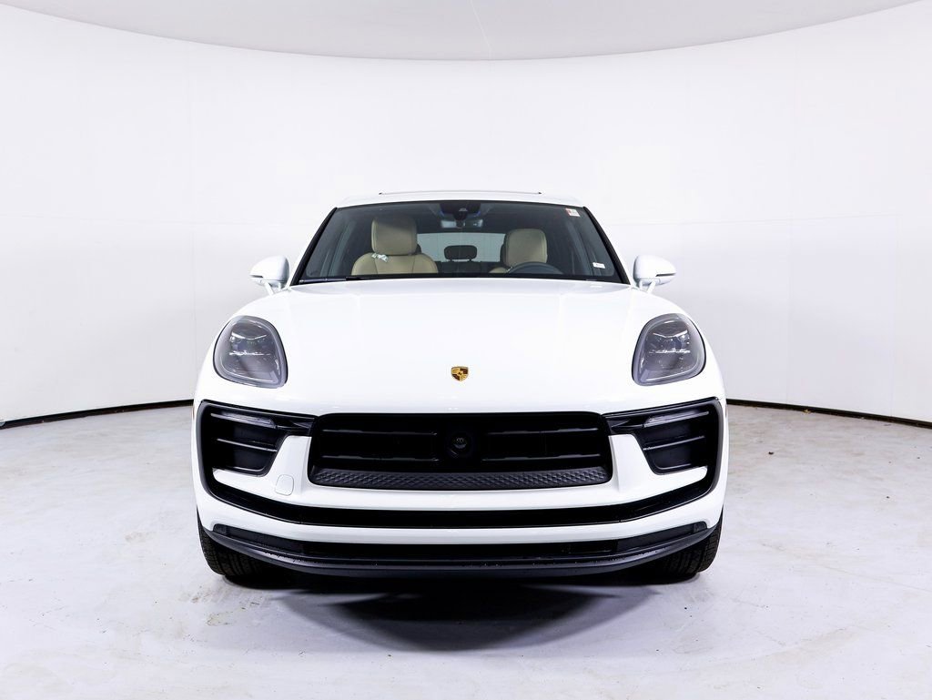 Certified 2025 Porsche Macan image 24