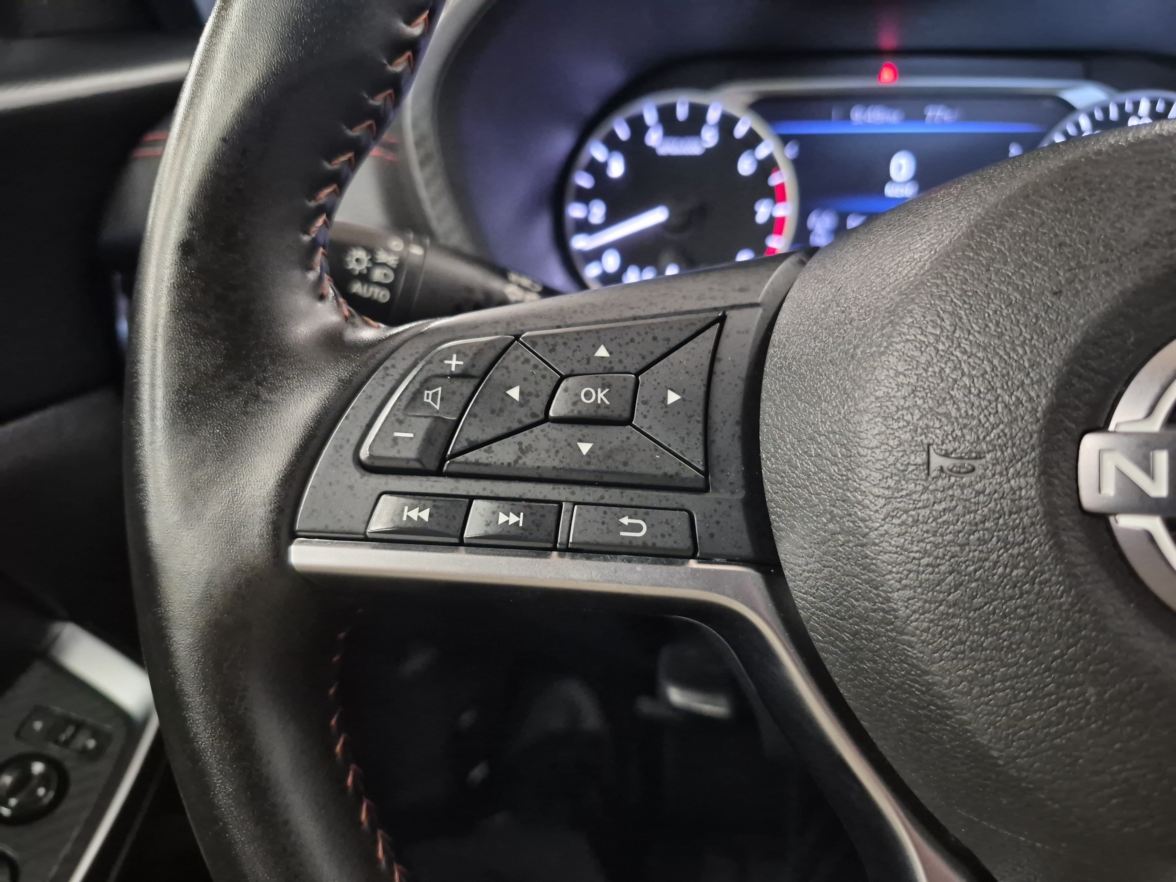 Used 2025 Nissan Sentra SR FWD image 27