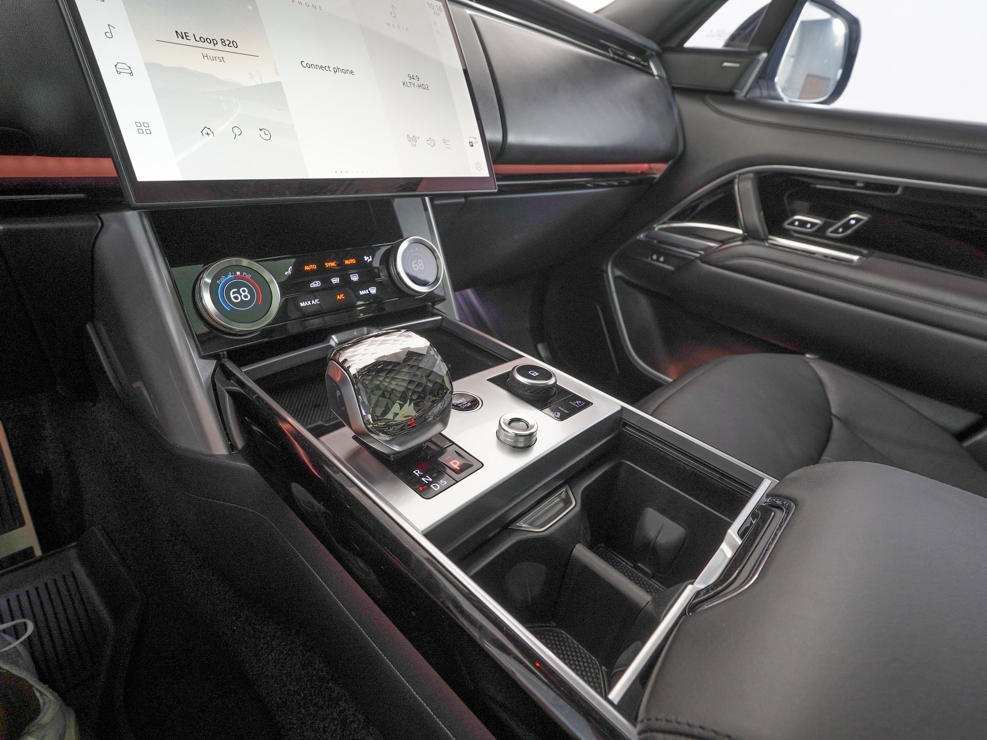 Used 2023 Land Rover Range Rover SE image 23