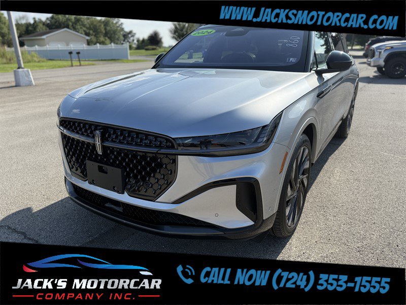 Used 2024 Lincoln Nautilus Reserve w/ Equipment Group 202A image 8