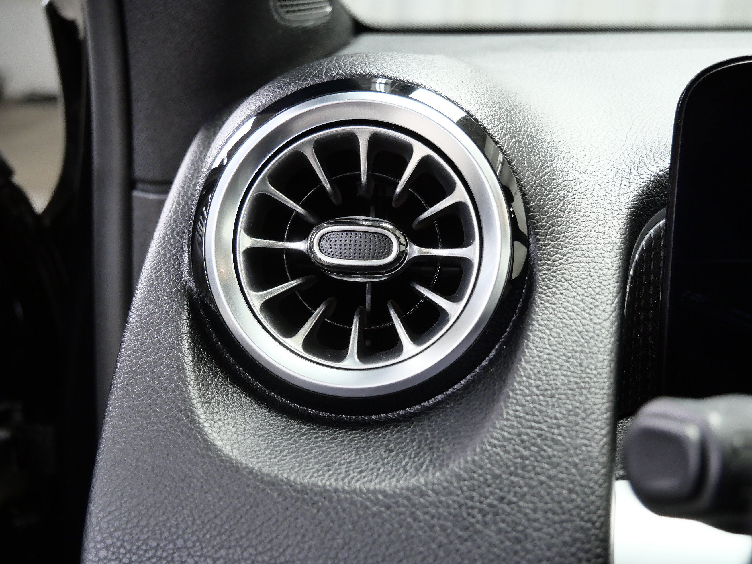 Certified 2022 Mercedes-Benz GLB 250 4MATIC image 27