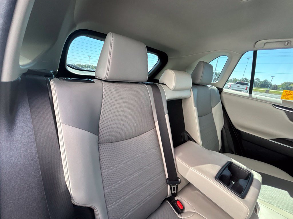 Used 2022 Toyota RAV4 Limited AWD/4WD image 28