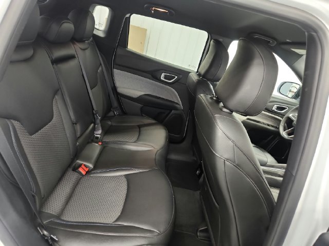 Used 2025 Jeep Compass Latitude AWD/4WD image 24