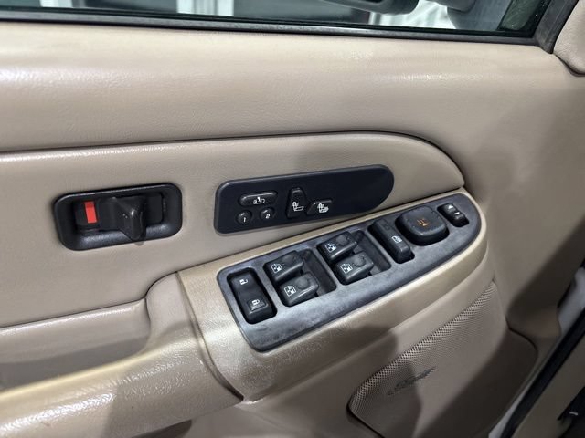 Used 2004 GMC Sierra 2500 SLT w/ Heavy-Duty Power Package AWD/4WD image 29
