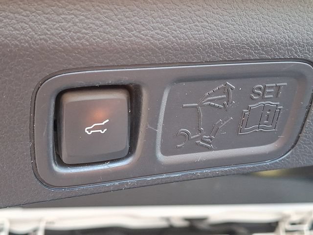 Used 2018 Ford Expedition Limited w/ Equipment Group 301A AWD/4WD image 29