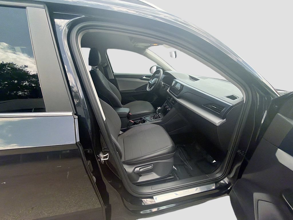 Used 2022 Volkswagen Taos SE FWD image 31
