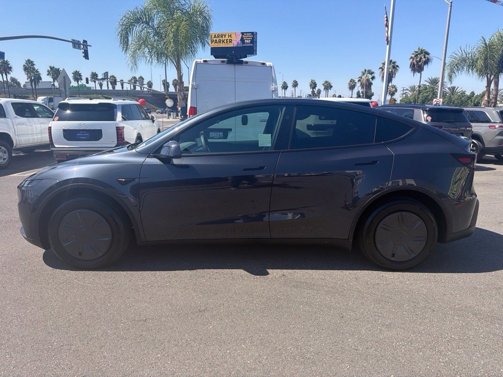 Used 2026 Tesla Model Y 2WD image 2