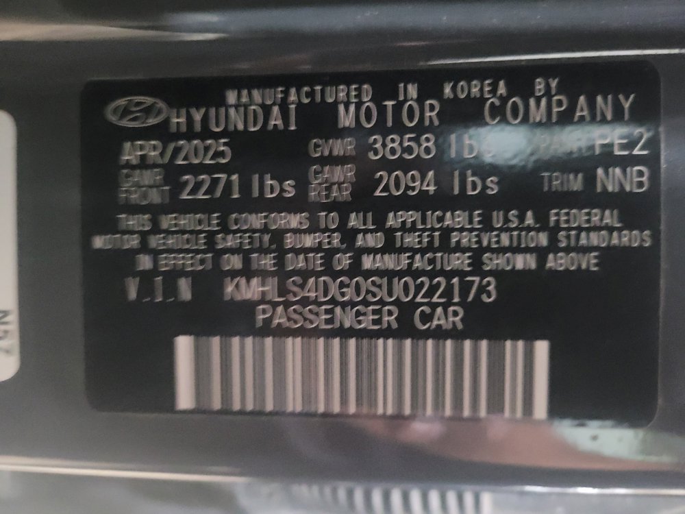 Used 2025 Hyundai Elantra SEL FWD image 33