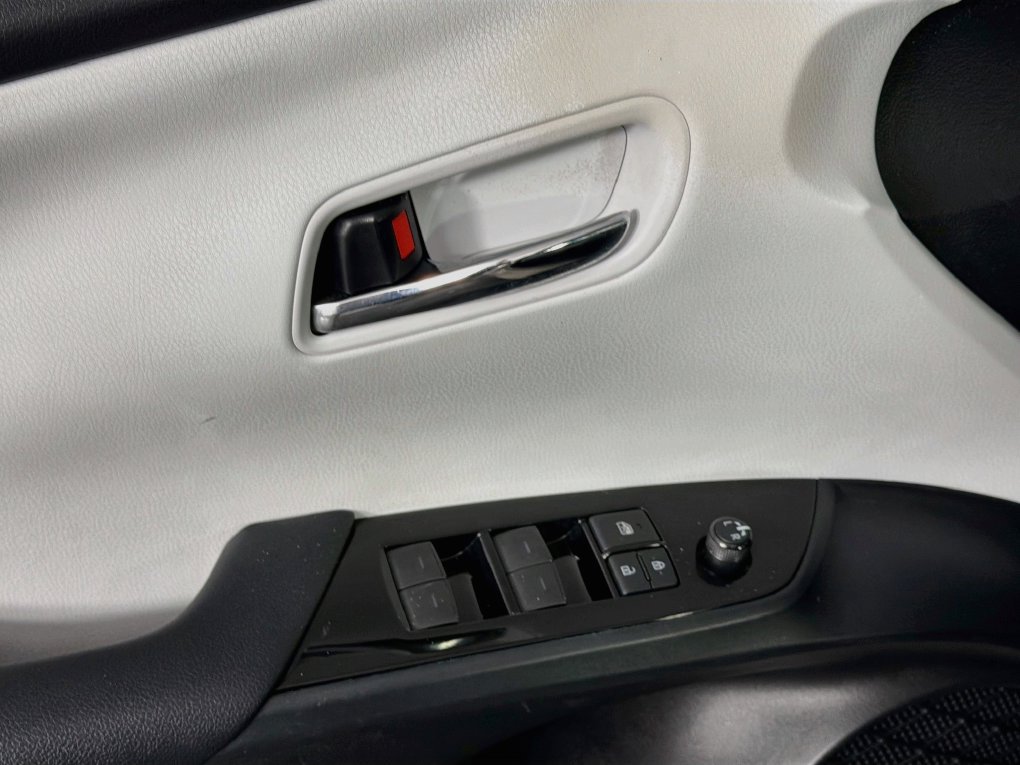 Used 2020 Toyota Prius Prime XLE FWD image 23