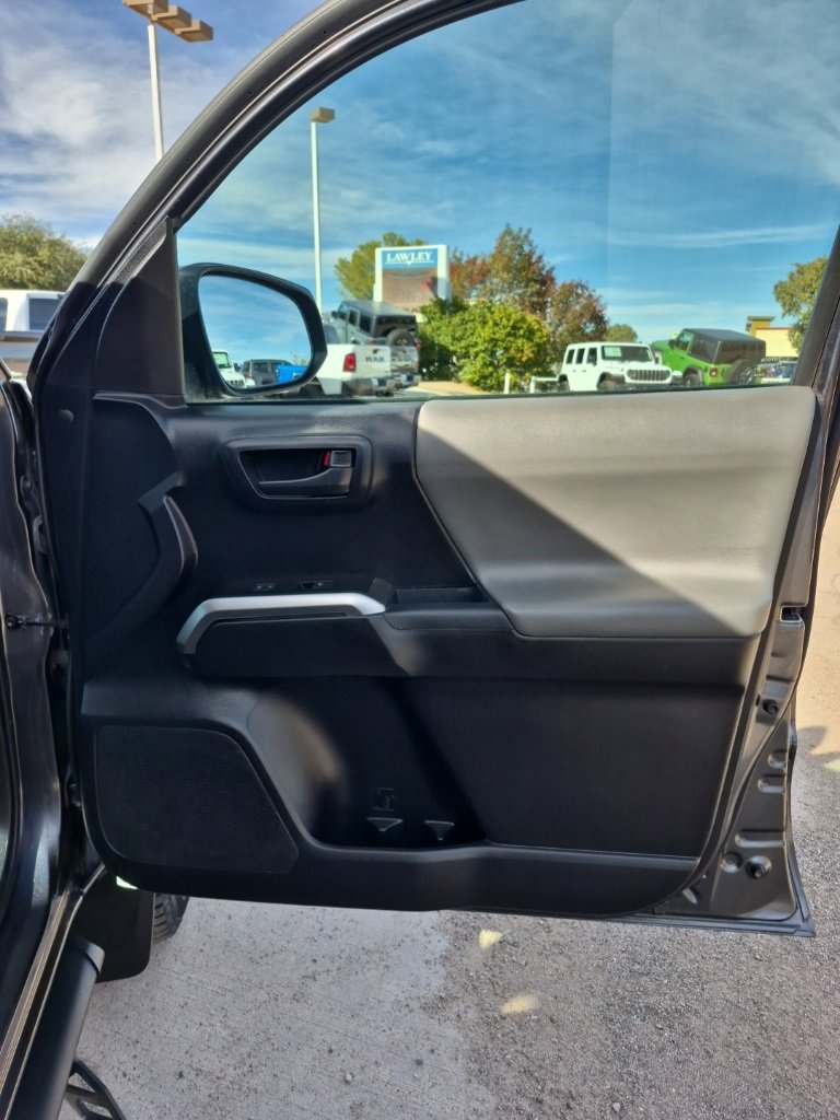 Used 2021 Toyota Tacoma 2WD Double Cab image 17