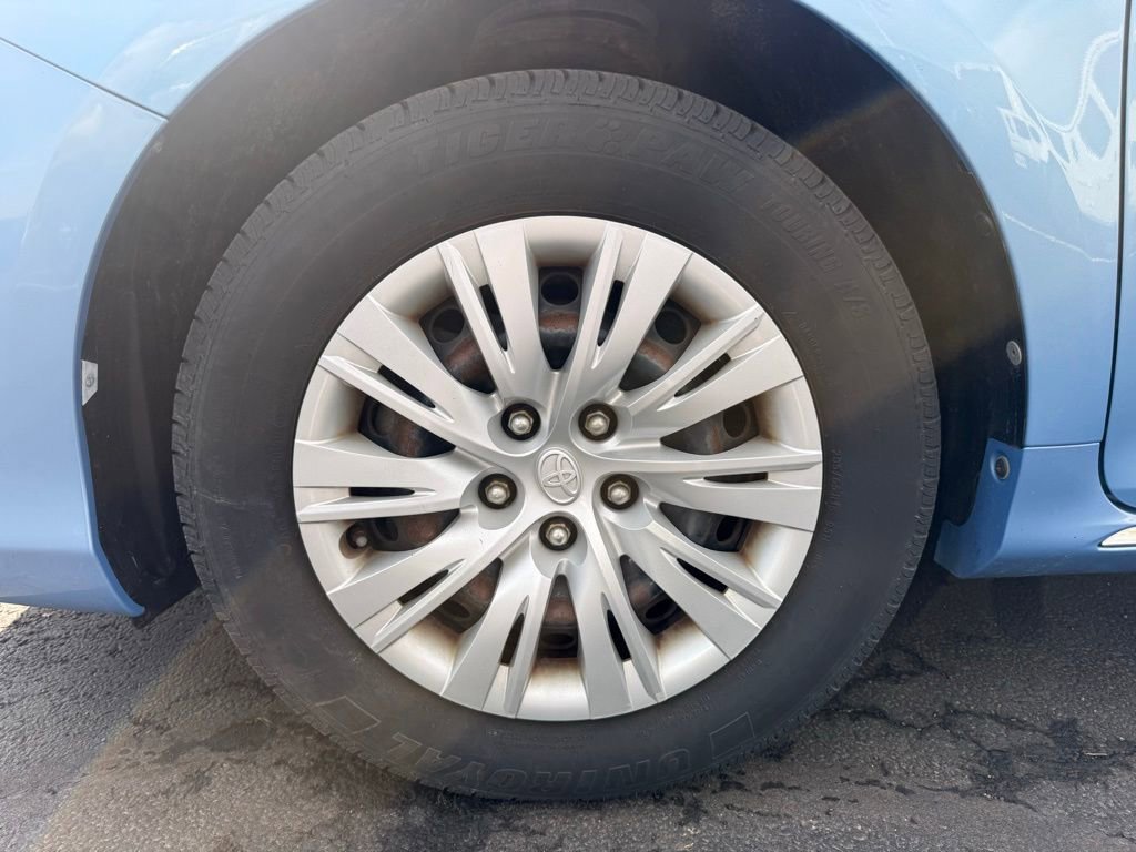 Used 2012 Toyota Camry LE image 9