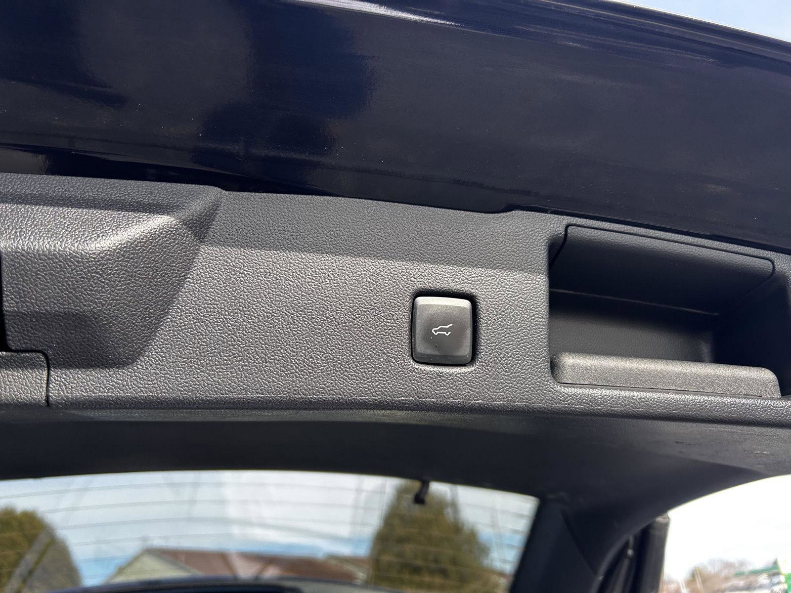 Used 2022 Ford Escape Titanium image 14