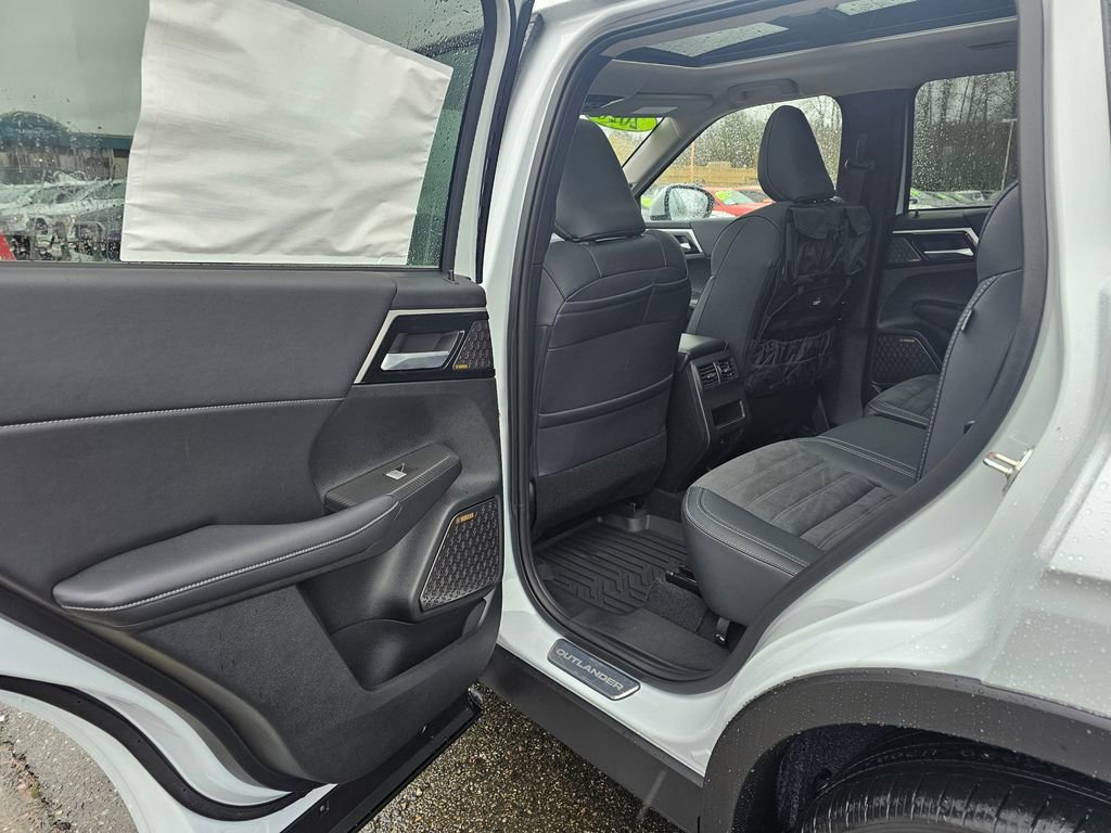 New 2026 Mitsubishi Outlander SE image 10
