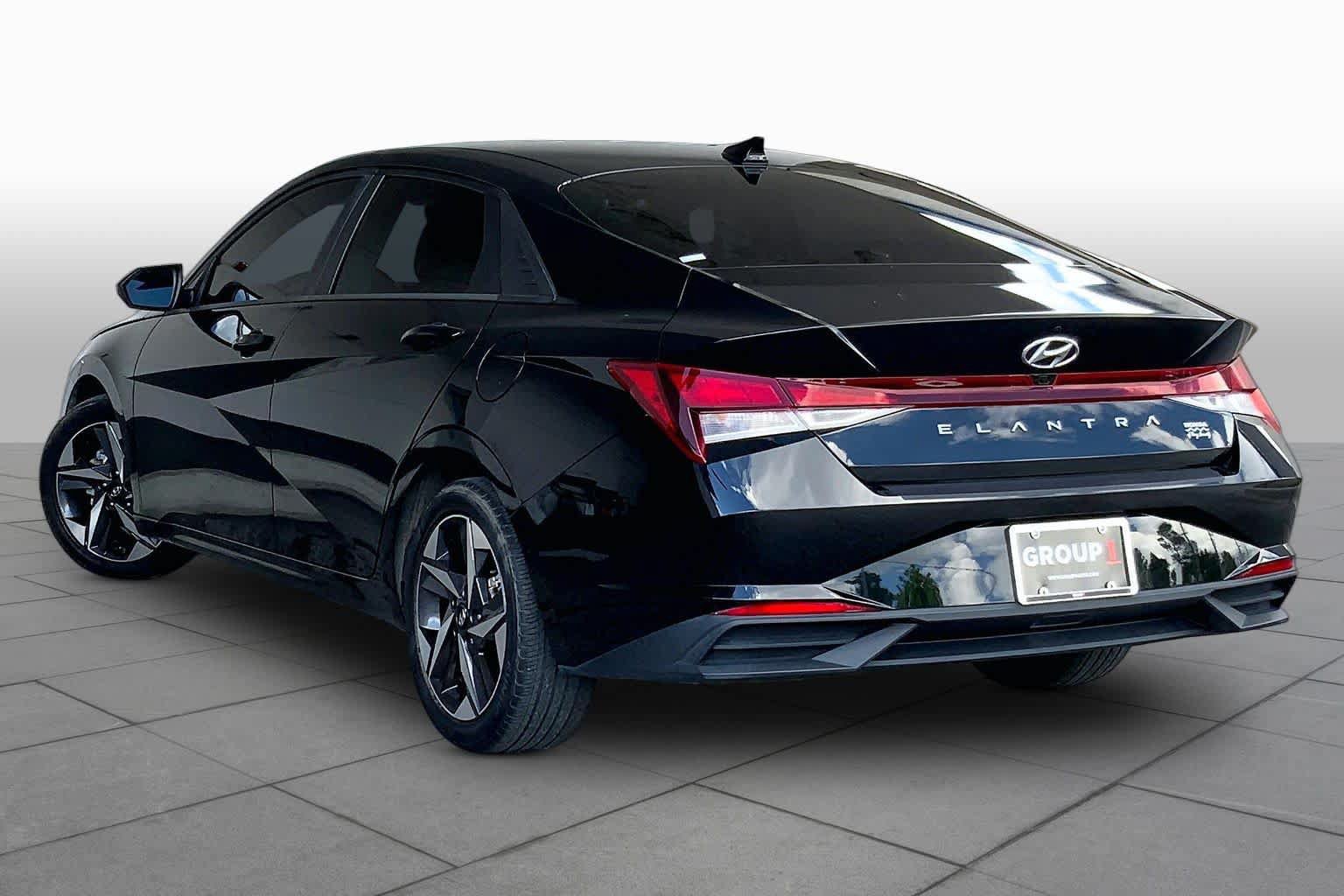 Used 2023 Hyundai Elantra SEL w/ Convenience Package FWD image 12