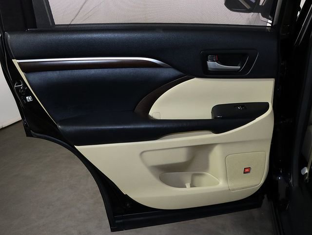 Used 2015 Toyota Highlander Limited image 29