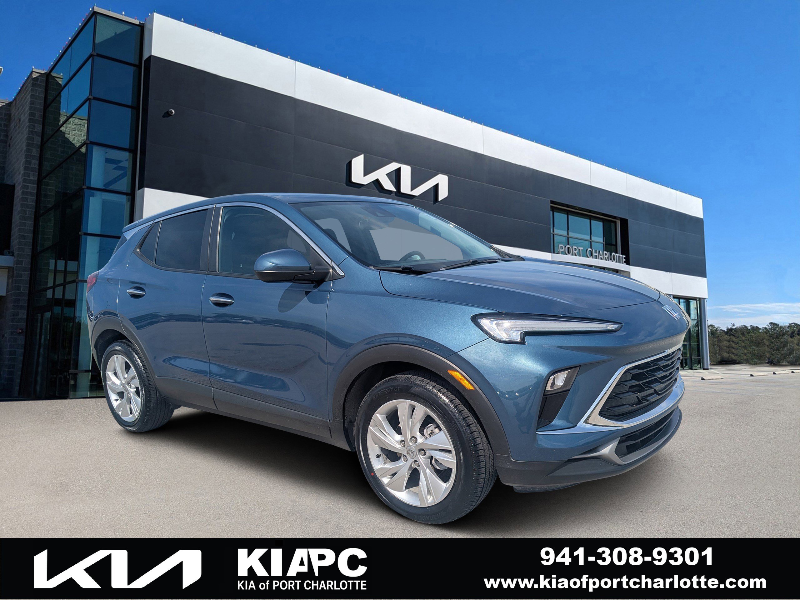 Used 2024 Buick Encore GX Preferred FWD image 1