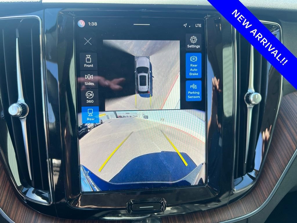 Certified 2024 Volvo XC60 T8 Plus w/ Climate Package AWD/4WD image 8