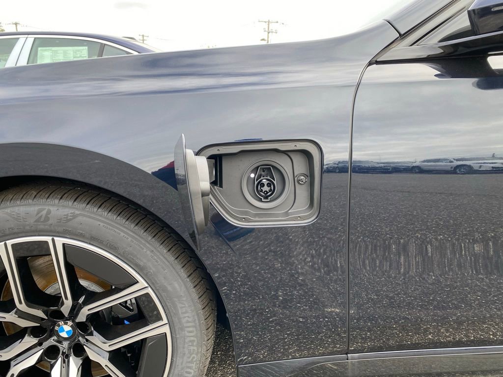 New 2026 BMW 750e xDrive image 16