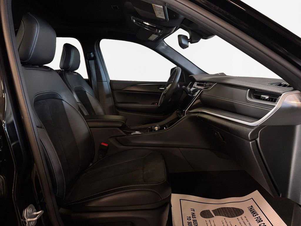 Used 2024 Jeep Grand Cherokee Altitude image 26