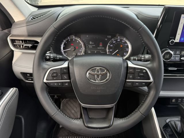 Used 2023 Toyota Highlander LE FWD image 13