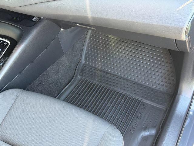 Used 2025 Toyota Corolla LE FWD image 20