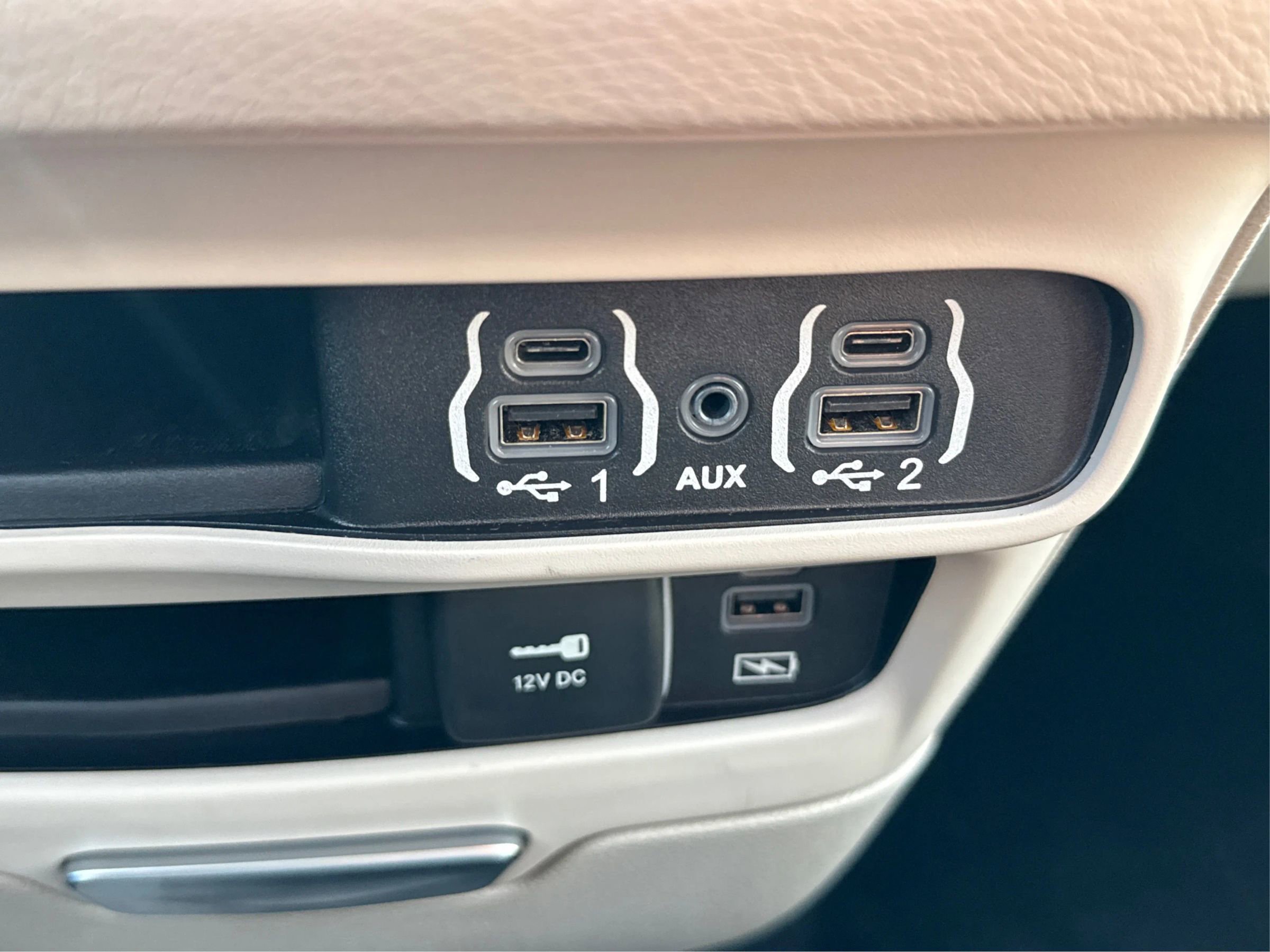 Used 2022 Chrysler Pacifica Touring-L image 40