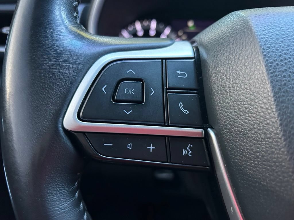 Used 2022 Toyota Highlander XSE FWD image 22
