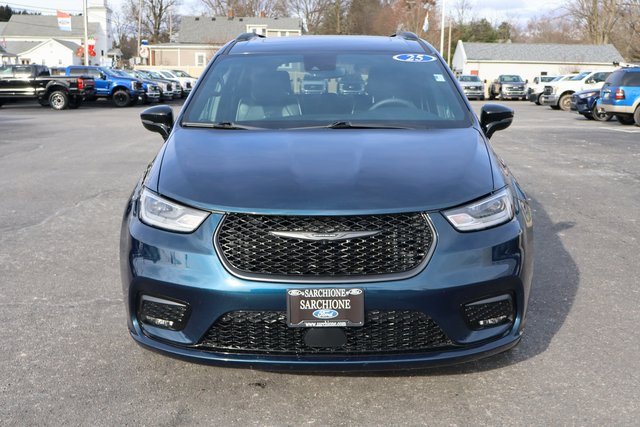 Used 2025 Chrysler Pacifica Limited image 13