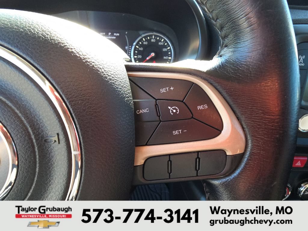 Used 2017 Jeep Renegade Latitude AWD/4WD image 19