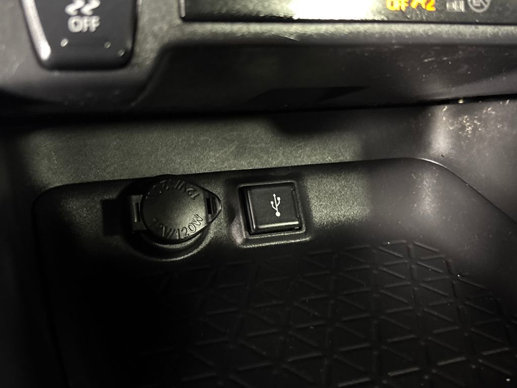 Used 2022 Toyota RAV4 XLE image 21