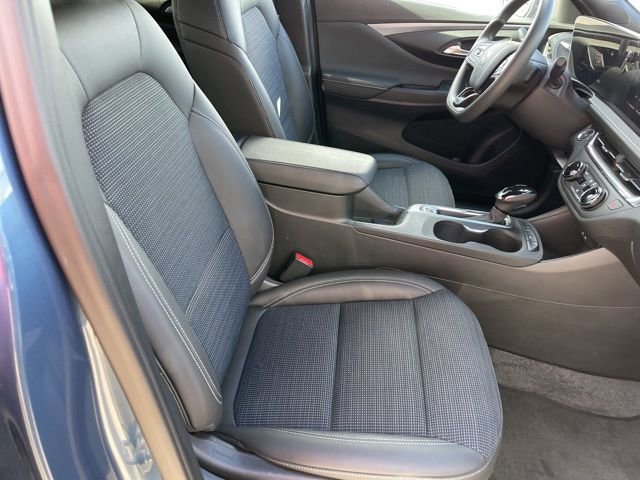 Used 2025 Buick Envista Sport Touring w/ Advanced Safety Package FWD image 17