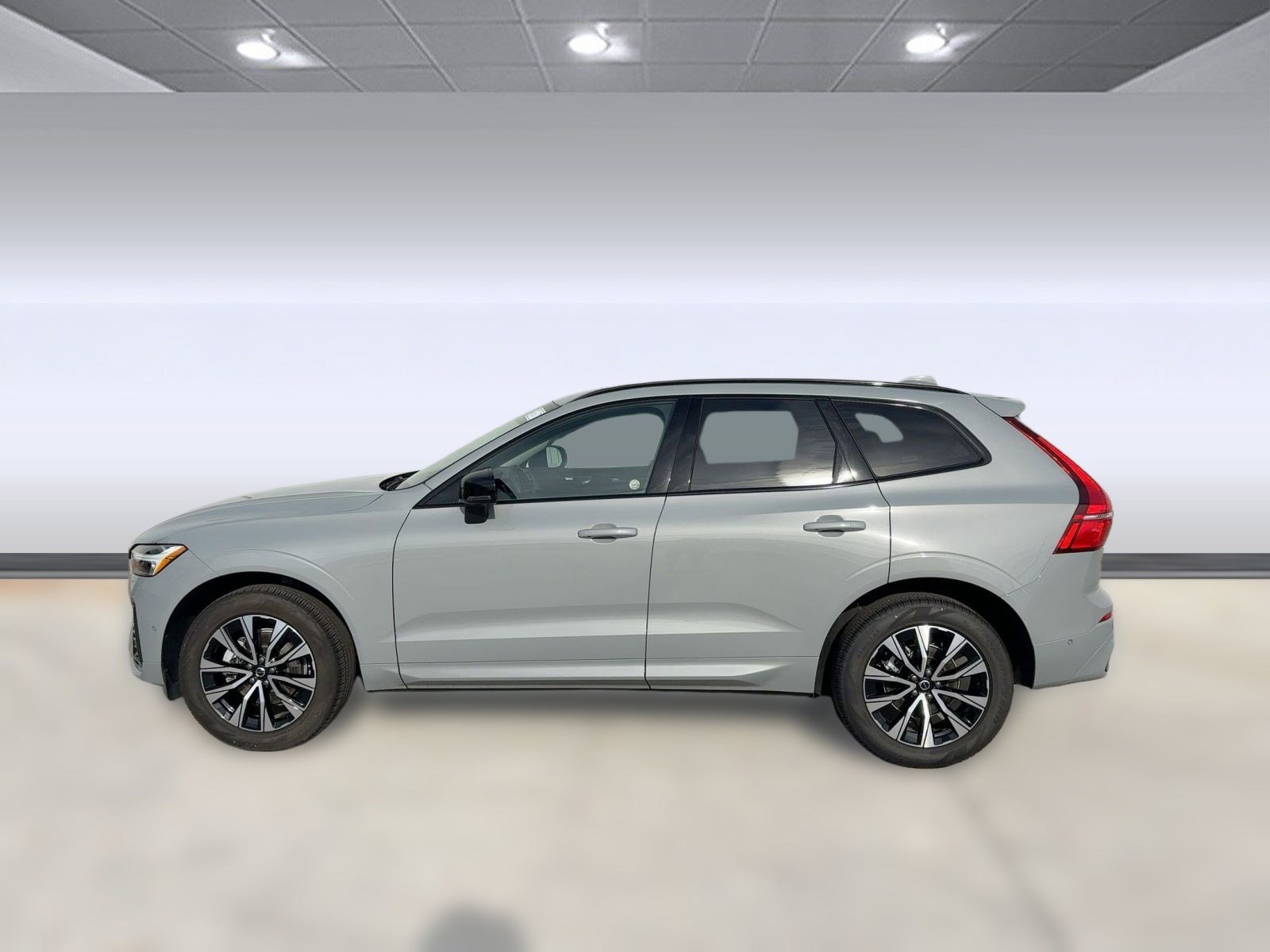 Certified 2025 Volvo XC60 B5 Plus image 2