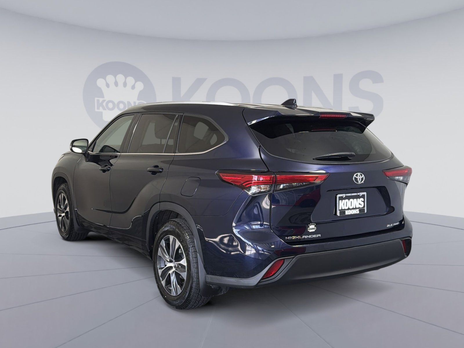 Used 2022 Toyota Highlander XLE image 4