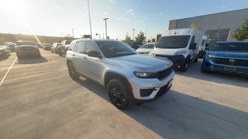 Used 2025 Jeep Grand Cherokee Limited w/ Black Appearance Package