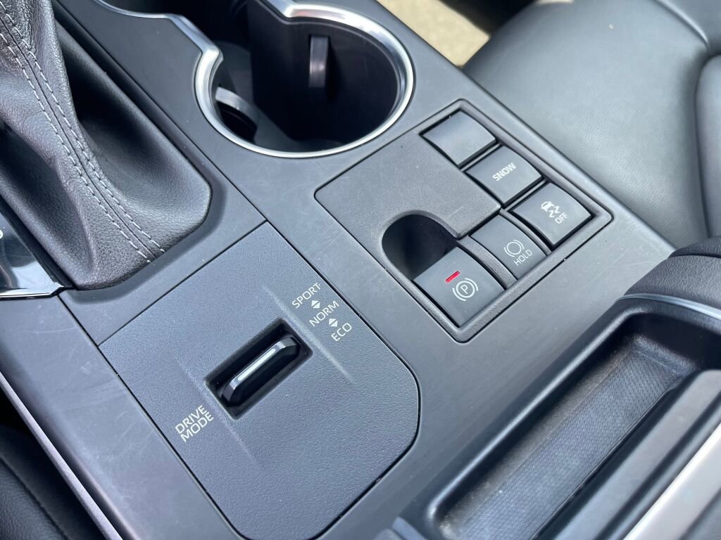 Used 2023 Toyota Highlander XLE image 17