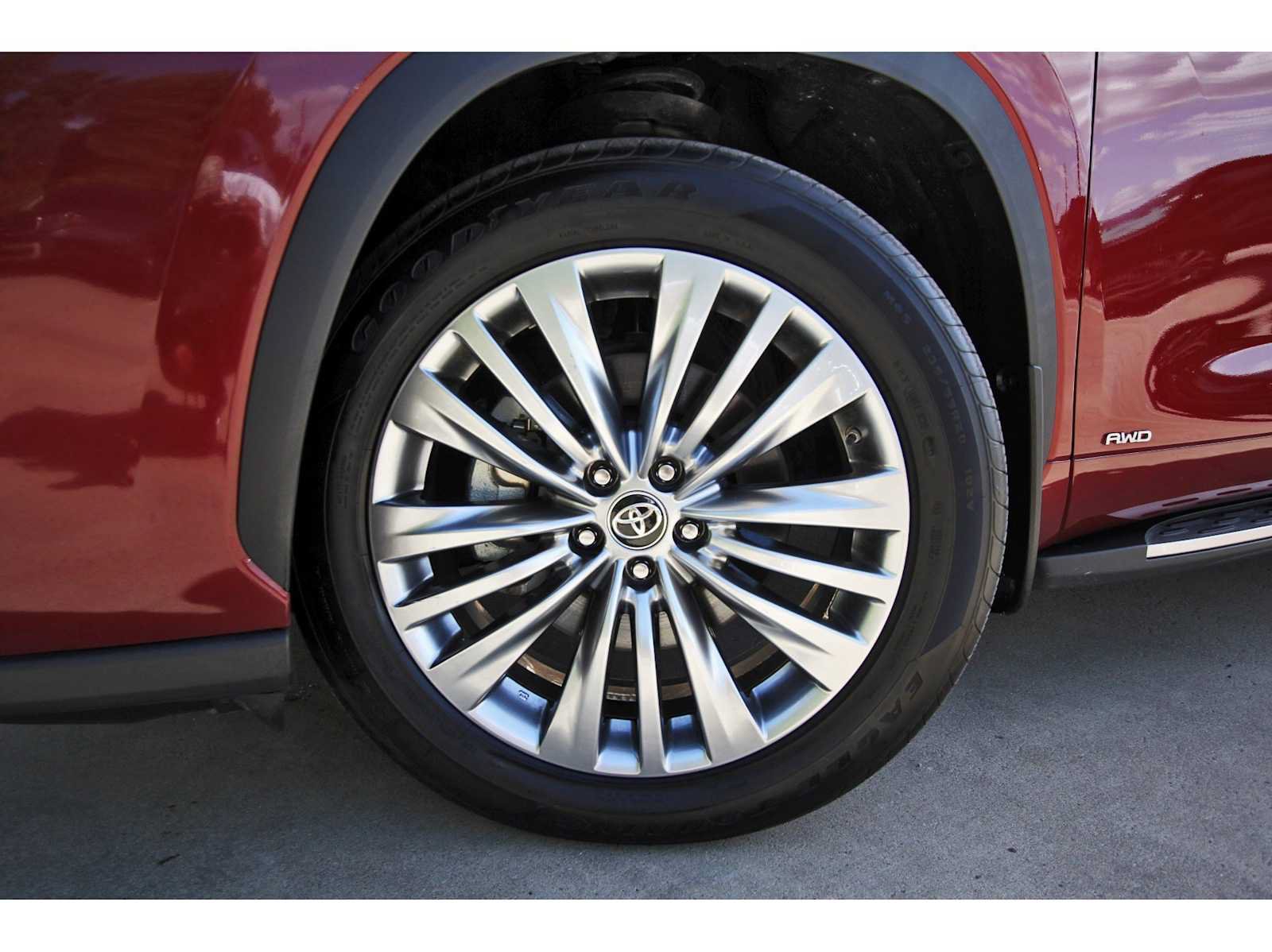 Used 2025 Toyota Highlander Platinum AWD/4WD image 31