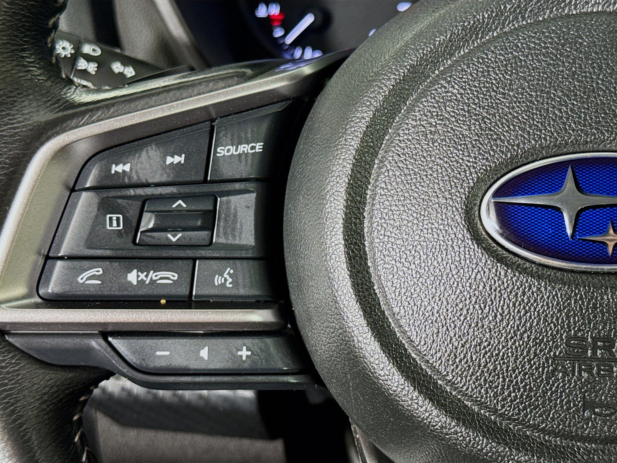 Used 2023 Subaru Ascent Premium w/ Convenience Package AWD/4WD image 13