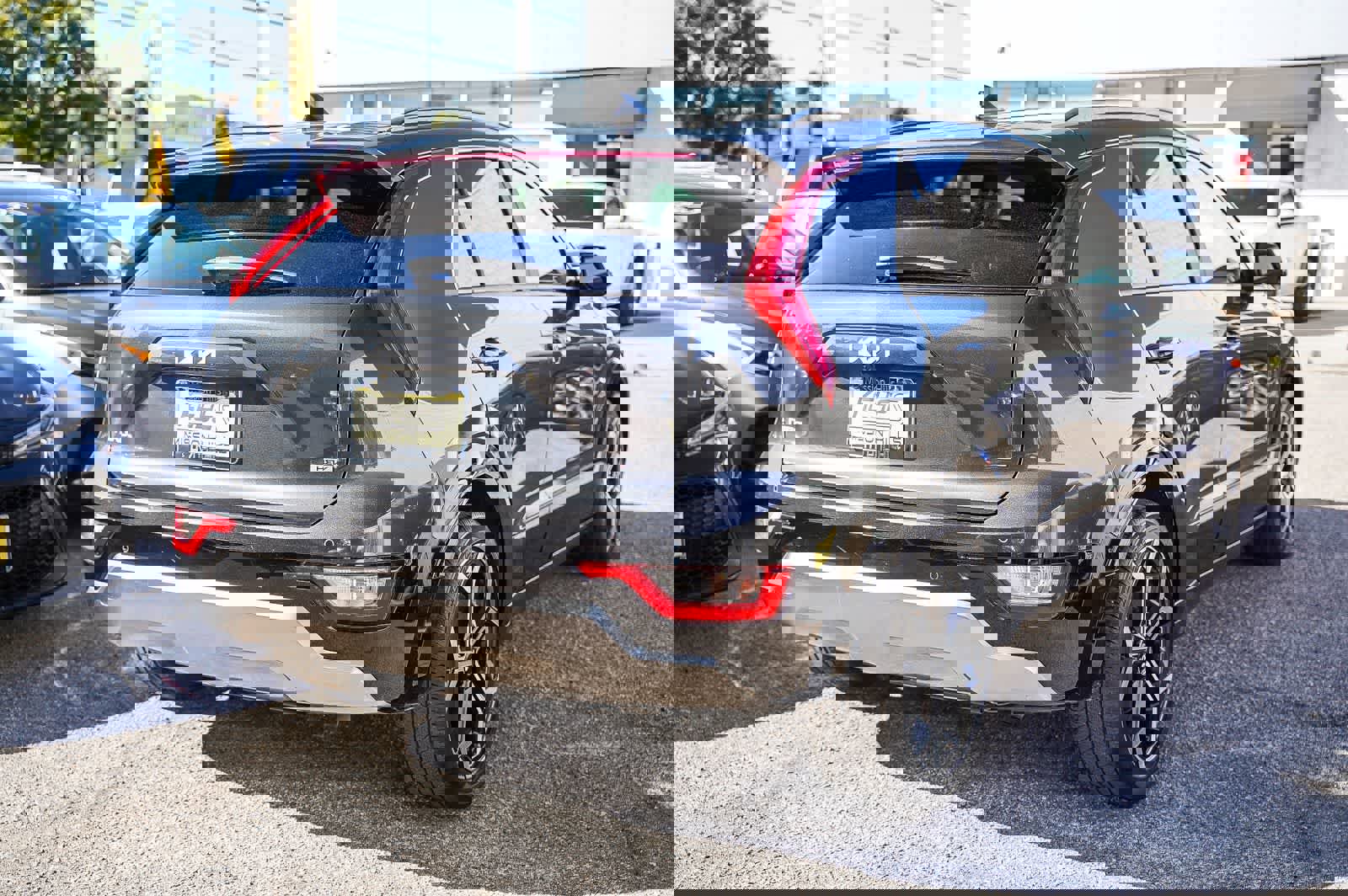 Used 2024 Kia Niro EX Touring image 10