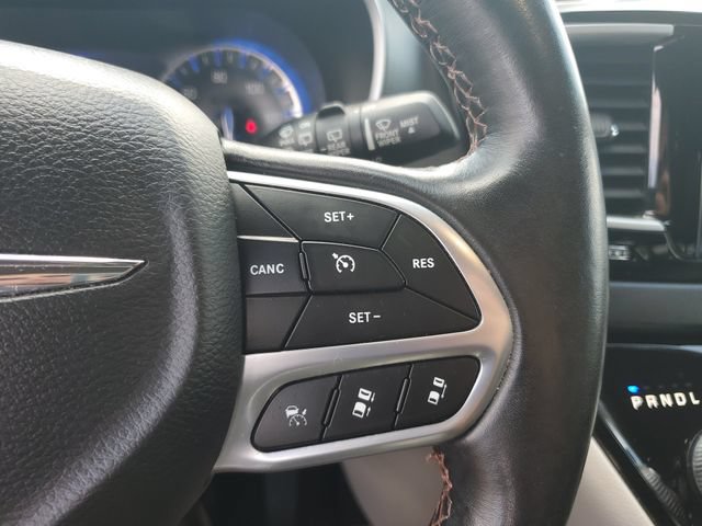 Used 2020 Chrysler Pacifica Touring-L w/ Tire & Wheel Group FWD image 14