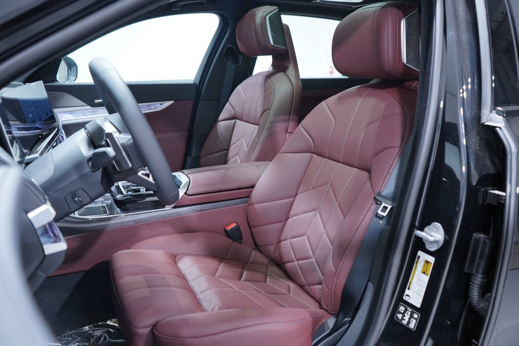 New 2026 BMW 760i xDrive w/ Executive Package AWD/4WD image 7