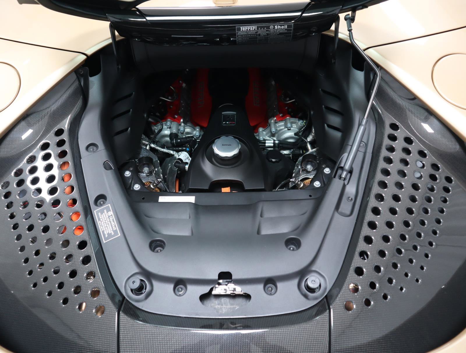 Used 2022 Ferrari SF90 Spider image 22