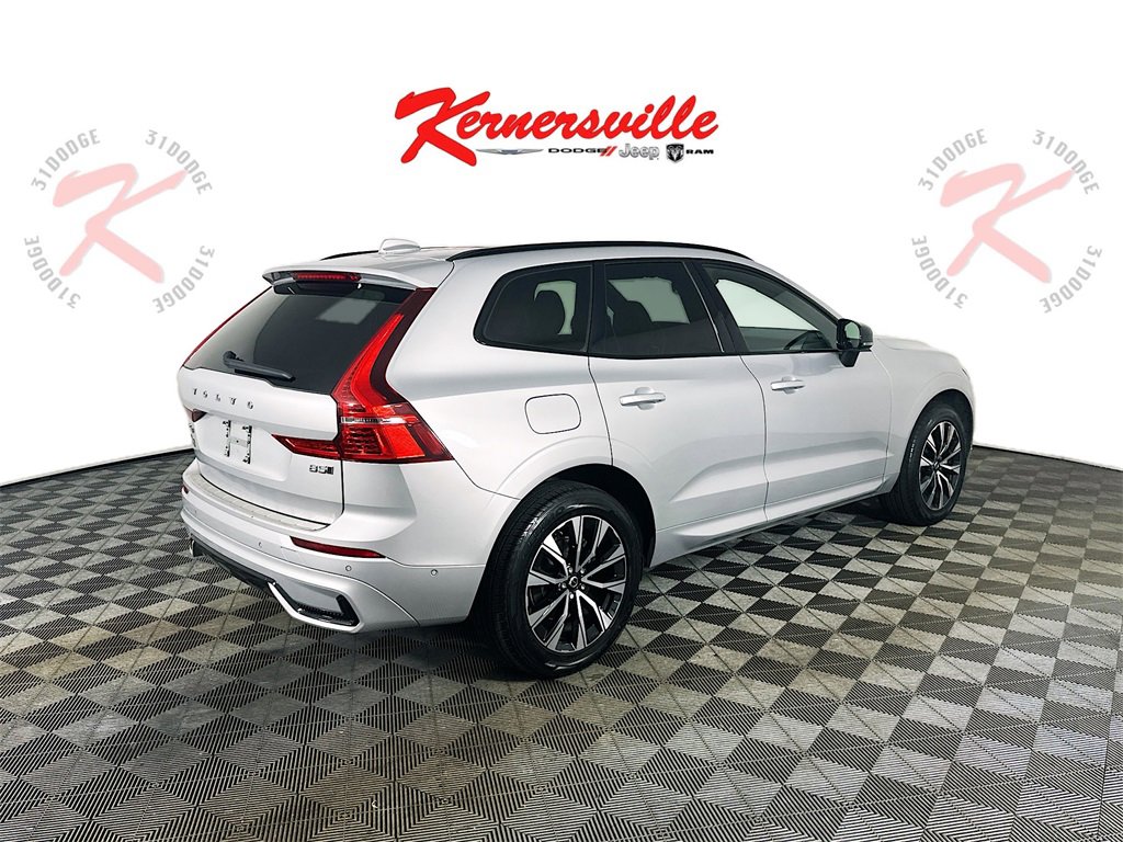 Used 2023 Volvo XC60 B5 Plus image 7