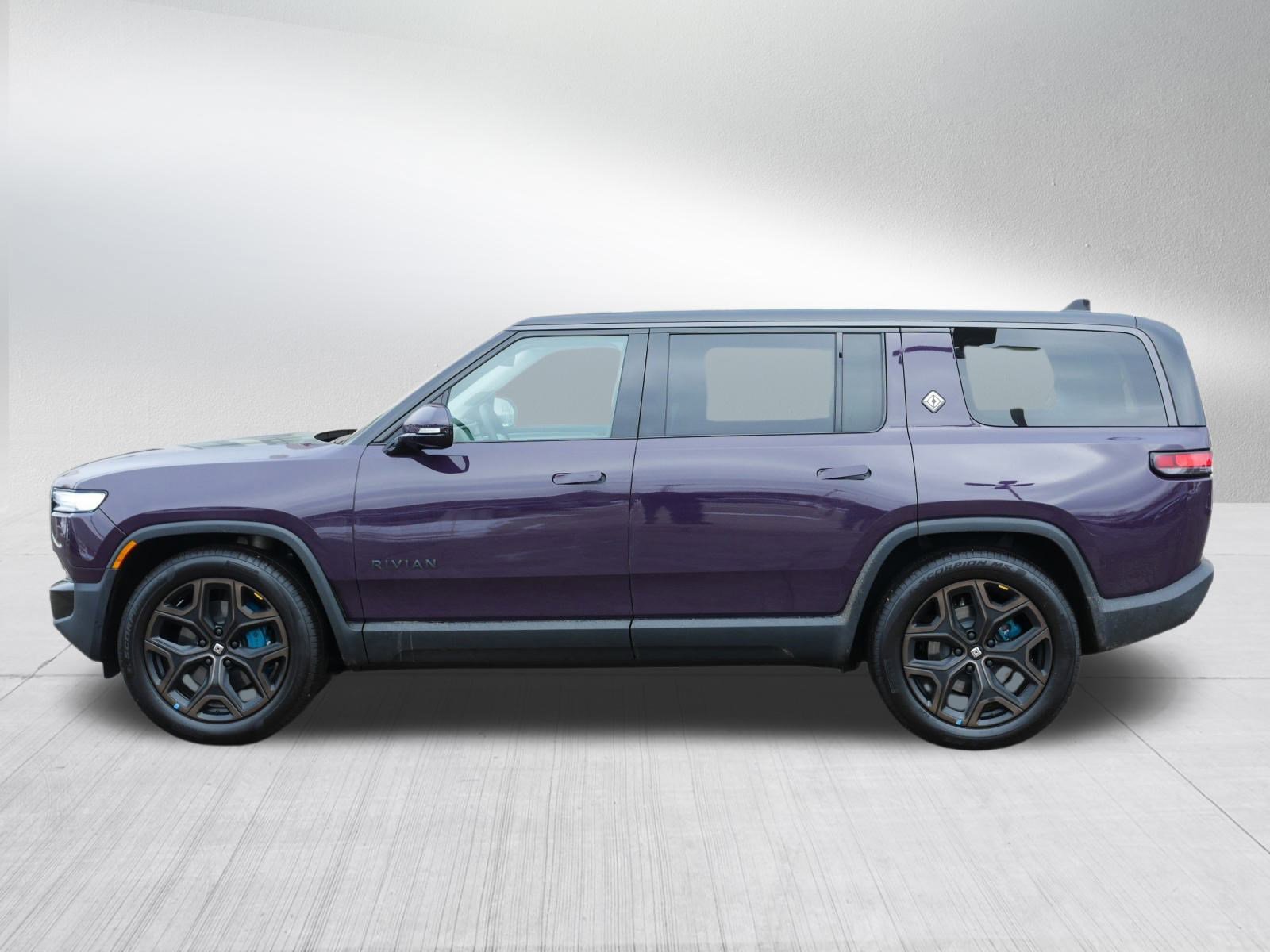 Used 2026 Rivian R1S Premium image 4