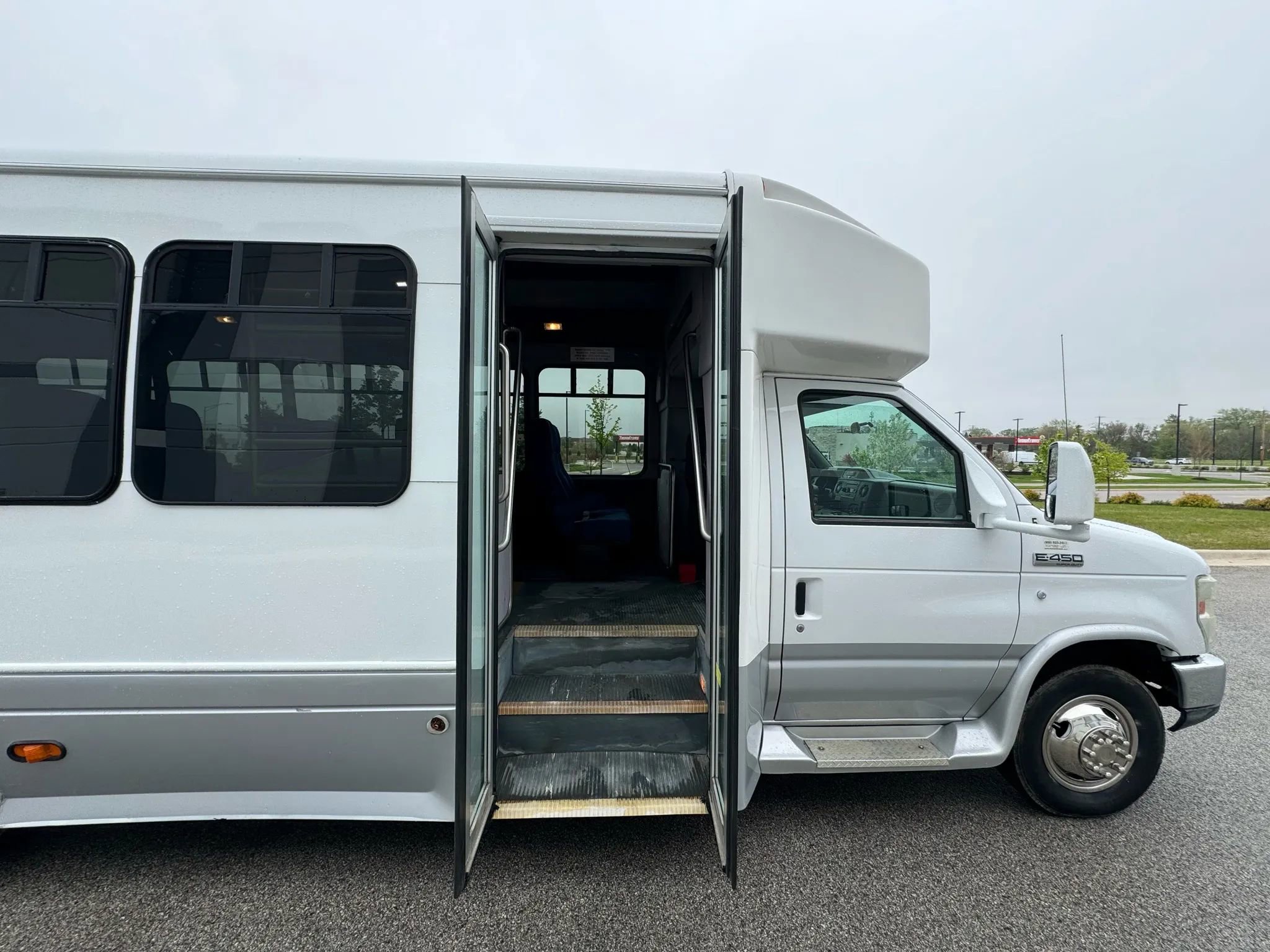 Used 2011 Ford E-450 and Econoline 450 Super Duty w/ Shuttle Bus Prep Pkg image 16