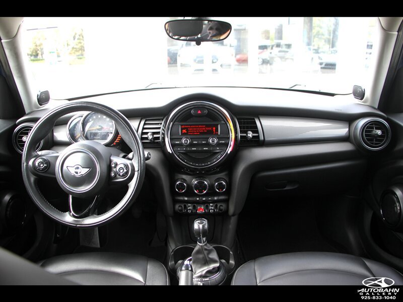 Used 2015 MINI Cooper 4-Door Hardtop w/ Premium Package FWD image 24