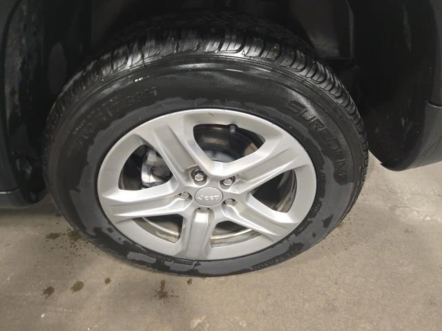 Used 2024 Jeep Compass Latitude image 10