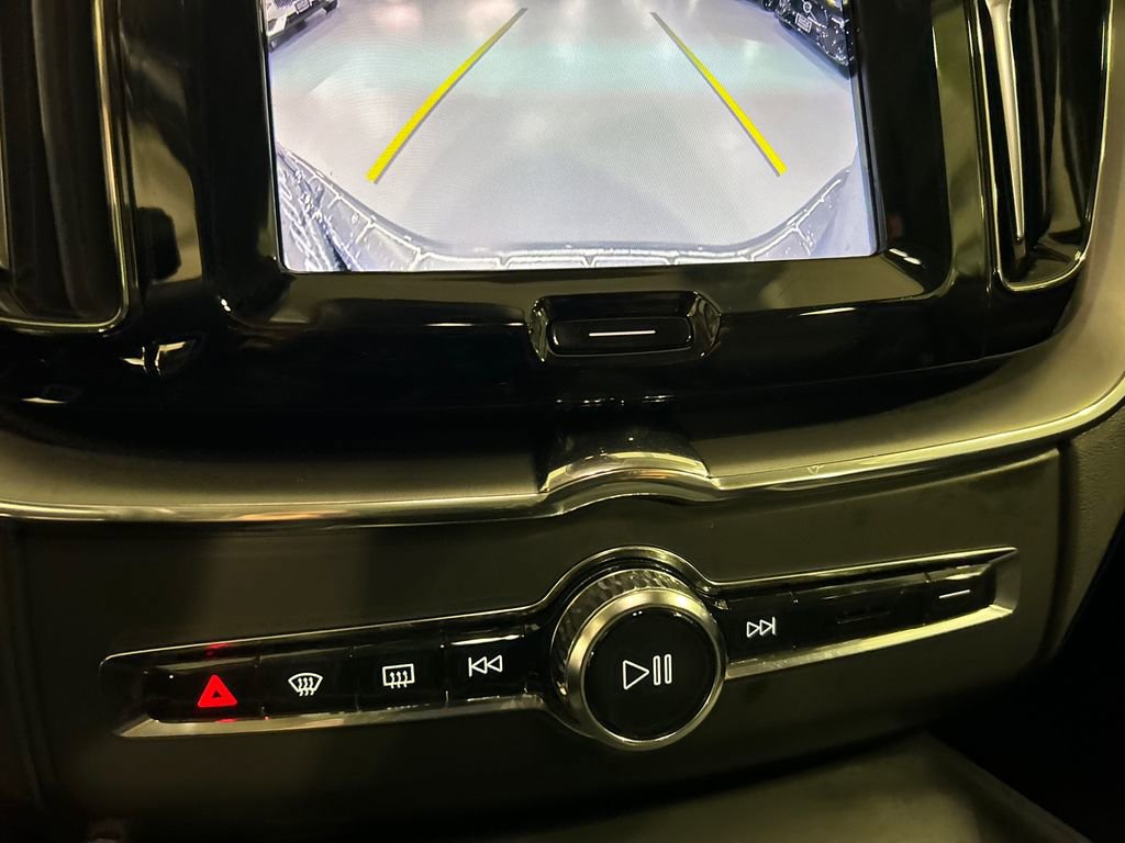 Certified 2024 Volvo XC60 B5 Core w/ Protection Package Premier image 18